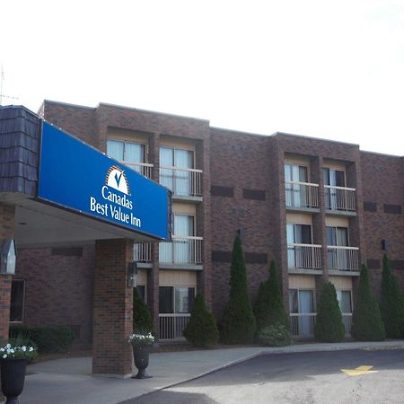 Canadas Best Value Inn Уеланд Екстериор снимка